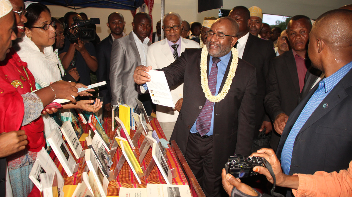 Salon du Livre : Le Président AZALI Assoumani se dit favorable à la mise en œuvre des Accords de Florence